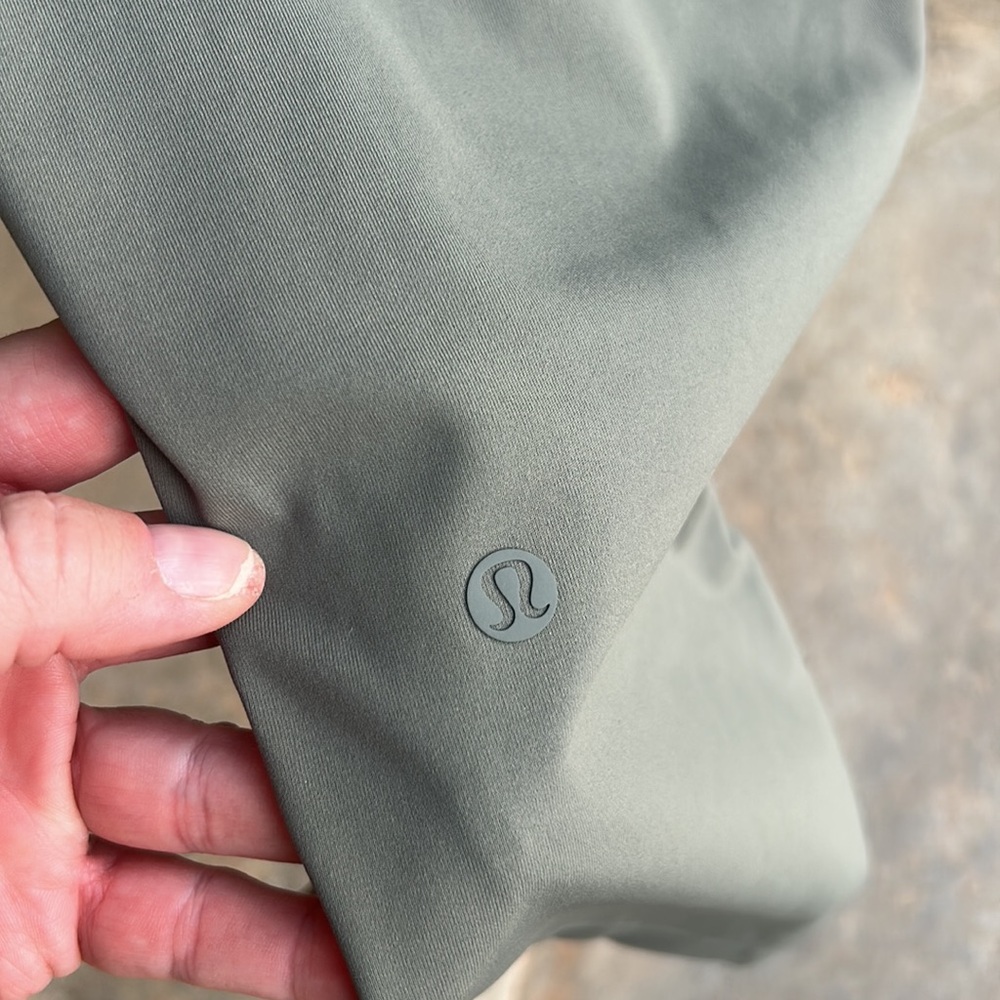LULULEMON Ladies 10 Olive 🫒 On the go open jogger pants - Picture 9 of 9